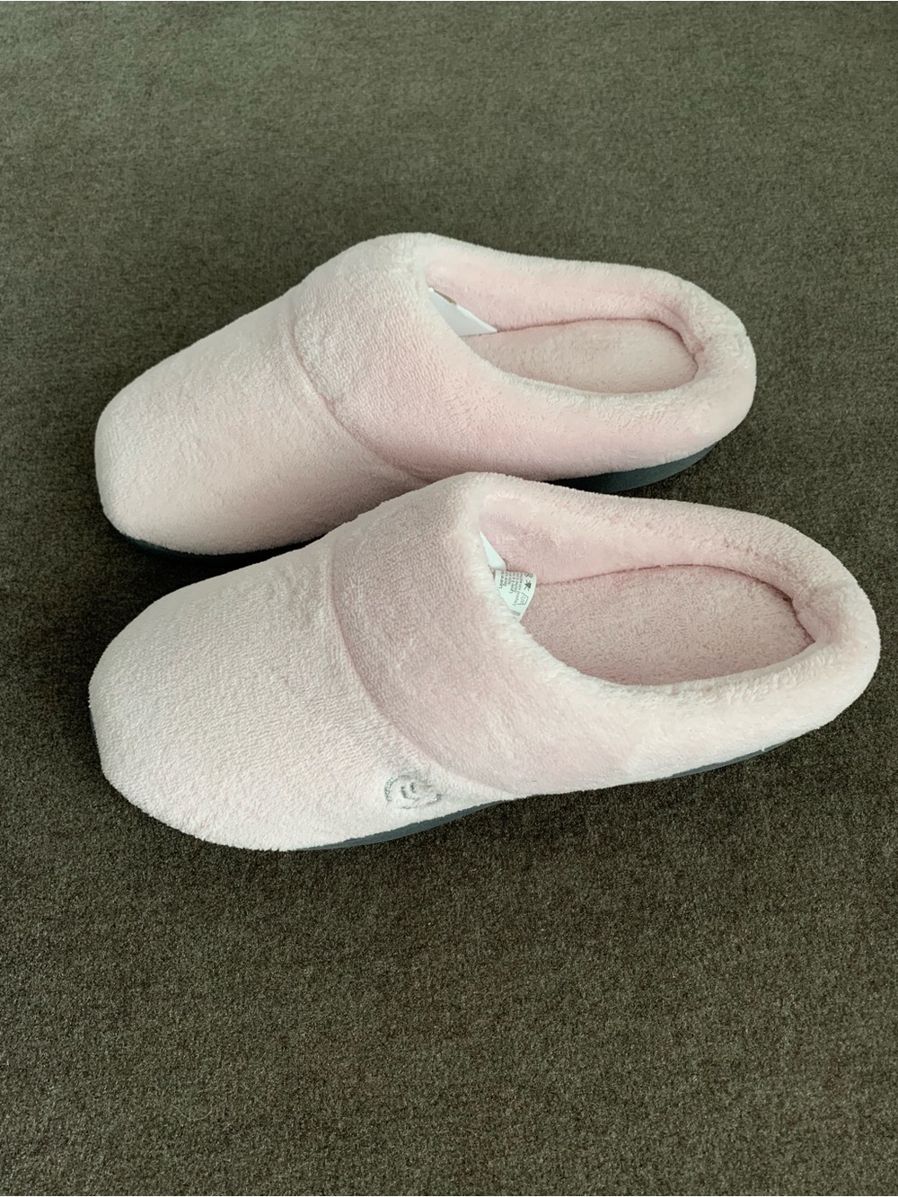 isotoner Women's Plush Slip-On Slippers in Light Pink